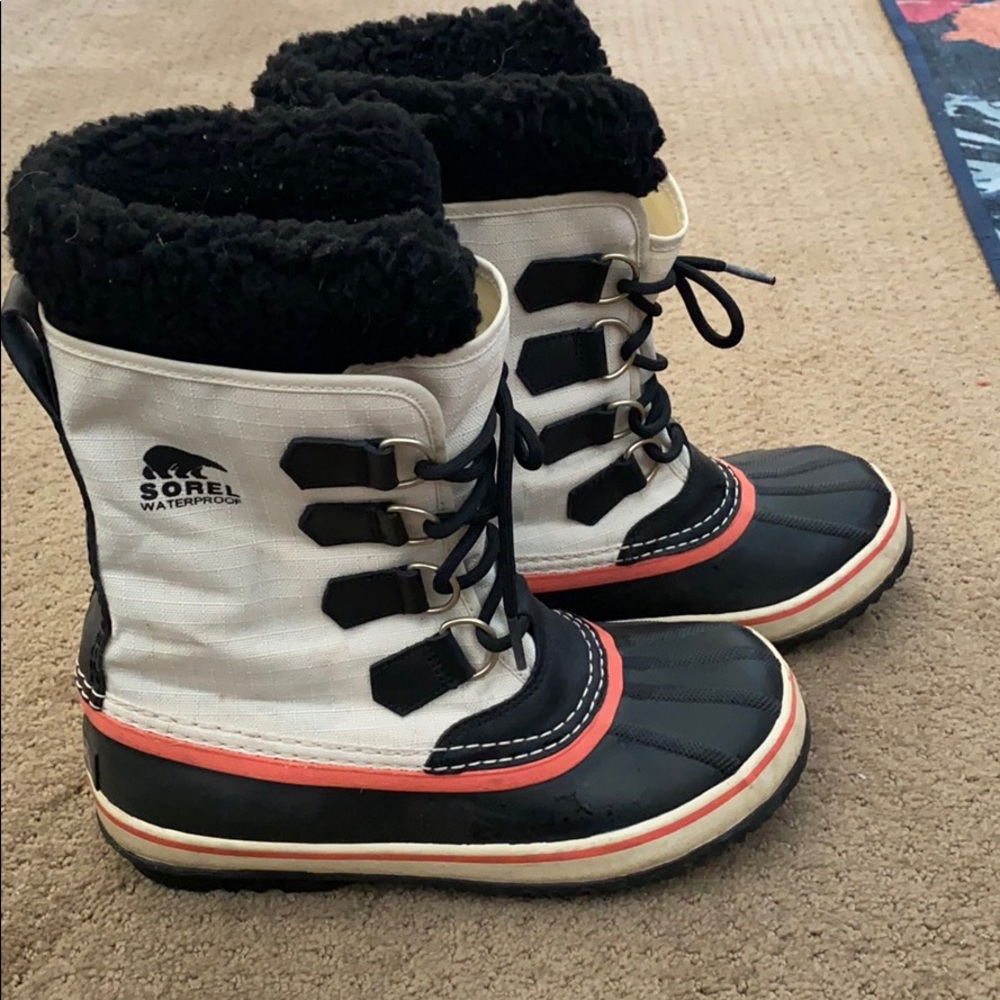 Sorel Boots - Picture 2 of 6